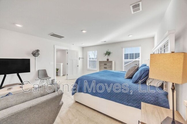 Building Photo - 860 Pleasant Fls Dr