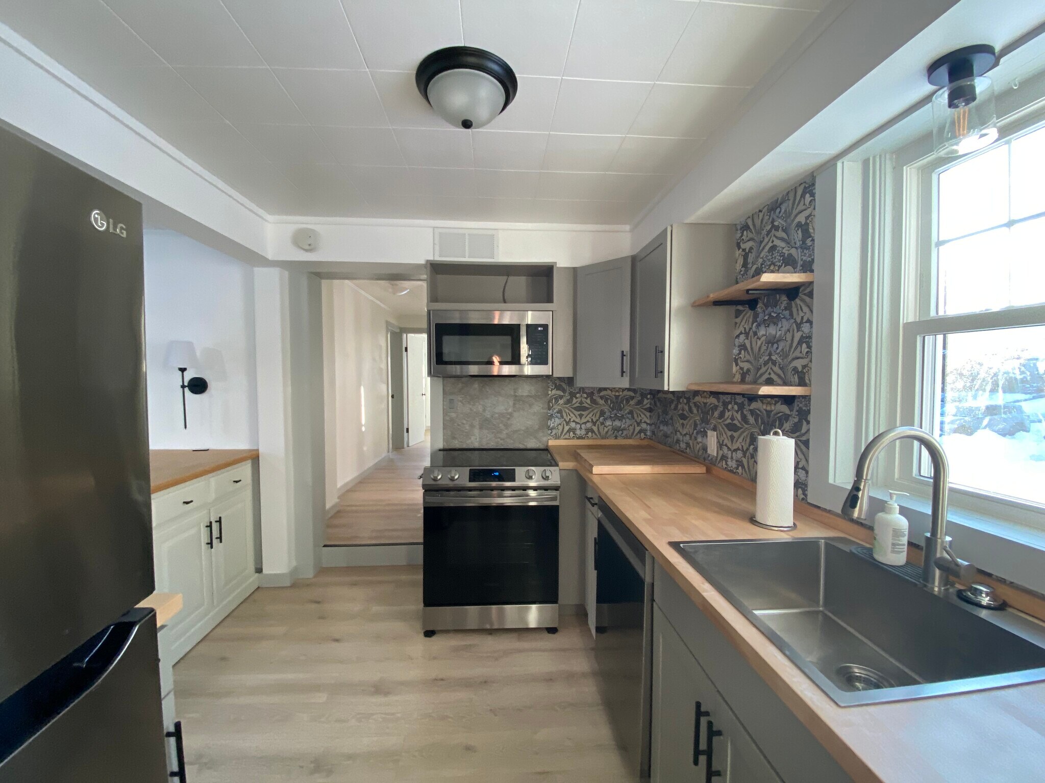 Building Photo - 454 Kenwood Ave