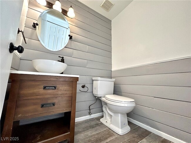 Building Photo - 425 Pemberry Cir