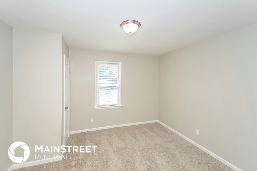 Building Photo - 2701 22nd St SW