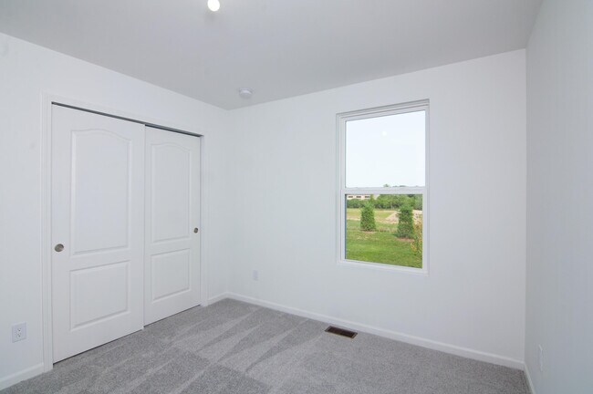 Building Photo - 5559 E Spaniel Dr