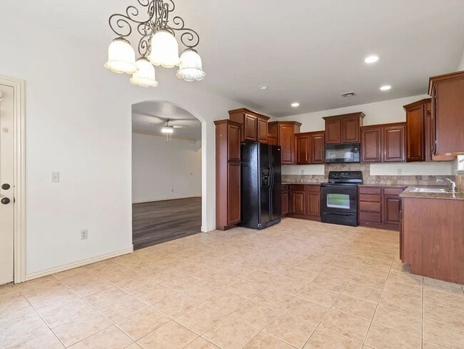 Building Photo - 1909 SW Elington St