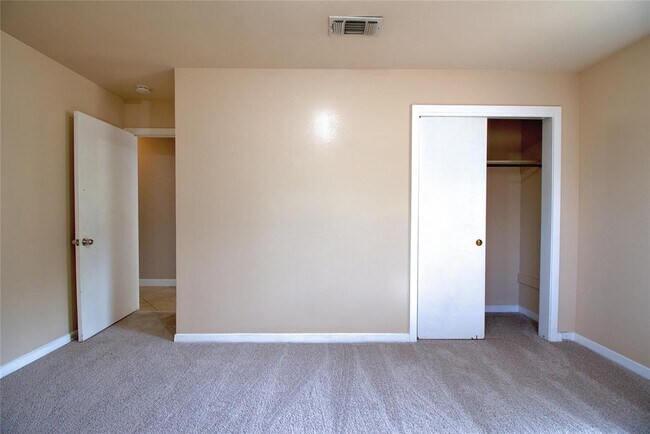 Building Photo - 11907 Oak Trail