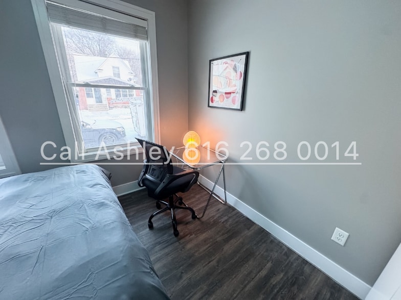 Building Photo - 1032 Logan St SE