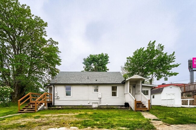 Building Photo - Unique Tacoma Home with Loft & Spacious Yard – Flexible Living Space!