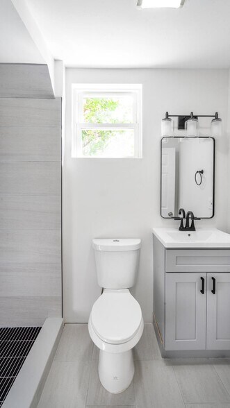 Building Photo - 6407 Granton Ave