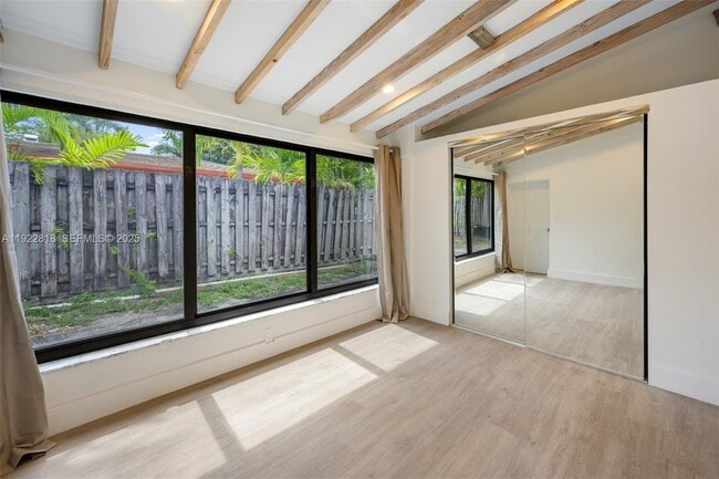 Building Photo - 1201 NE 178th St