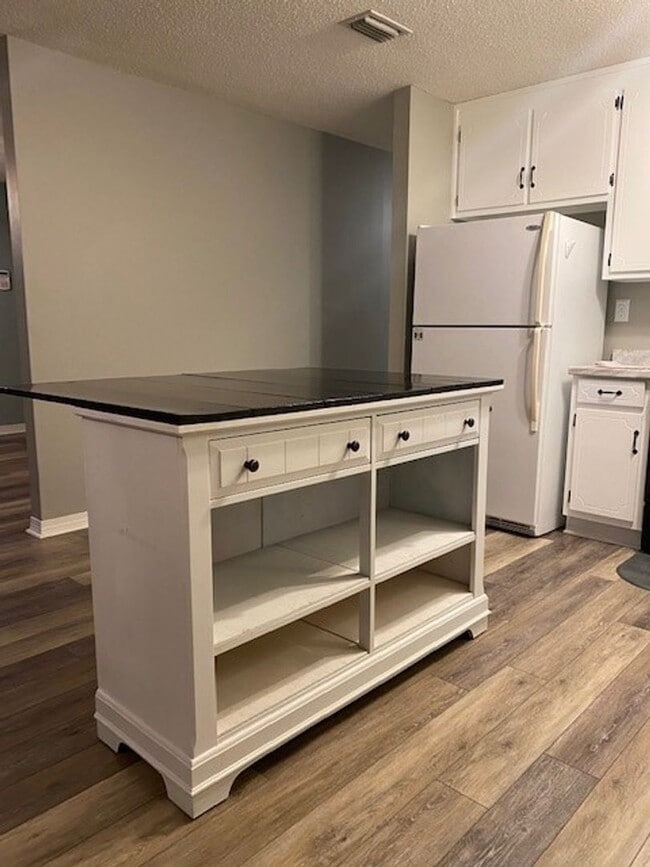 Building Photo - UPCOMING LISTING