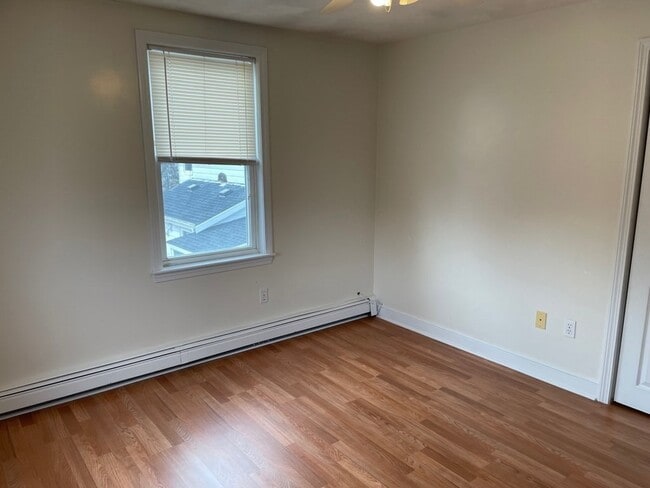 Building Photo - 32 Lincoln Rd