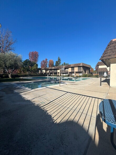 Building Photo - 662 Driftwood Ln