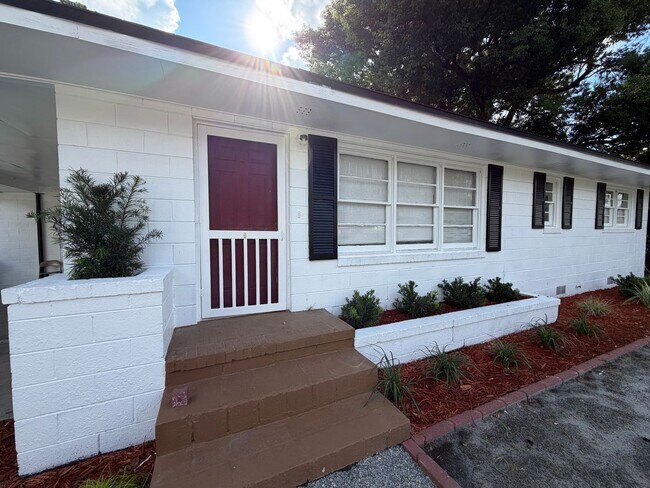 Building Photo - 2920 Mimosa Rd