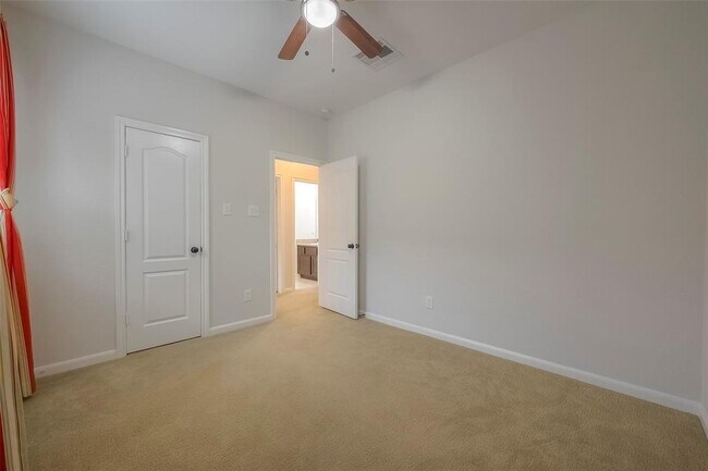 Building Photo - 3 Tidwillow Pl