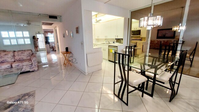 Building Photo - 4079 Cornwall D