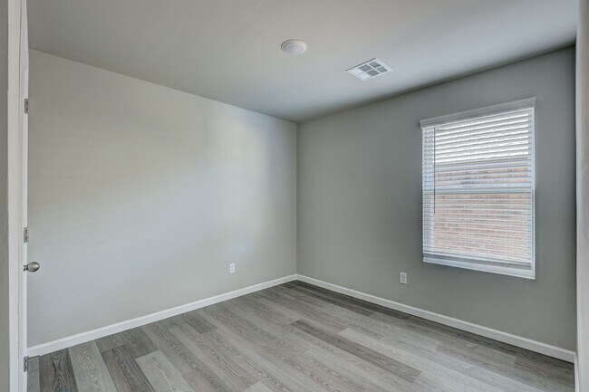 Building Photo - 10508 SW 41st St
