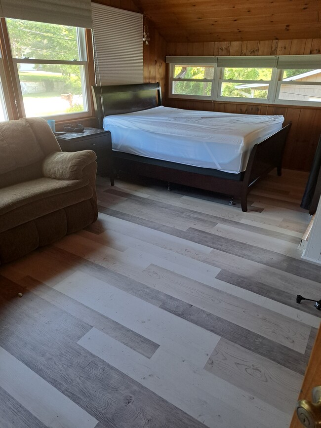 Building Photo - 1065 Mountain View St