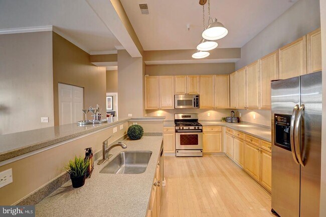 Building Photo - 4951 Brenman Park Dr
