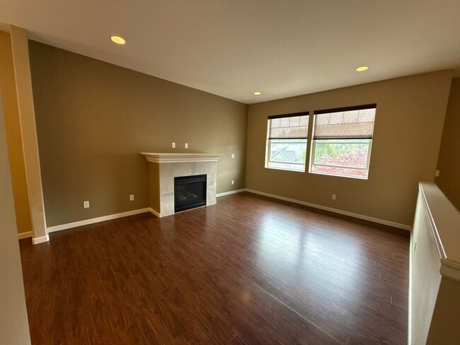 Building Photo - Beautiful 3 Bedroom  2.0 Bathroom Home in ...