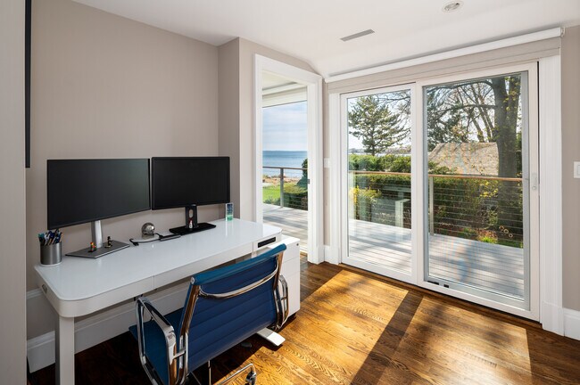 Building Photo - 187 Dolphin Cove Quay