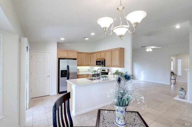 Building Photo - 359 Glenn Lakes Dr