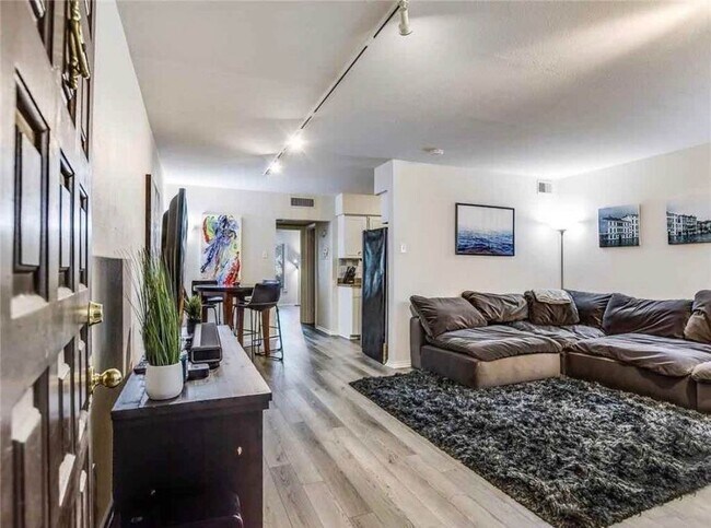 Building Photo - 505 W 7th St