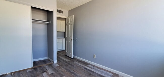 Building Photo - 3411 N 12th Pl