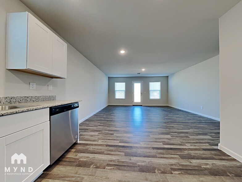 Building Photo - 9346 W Raven Dr