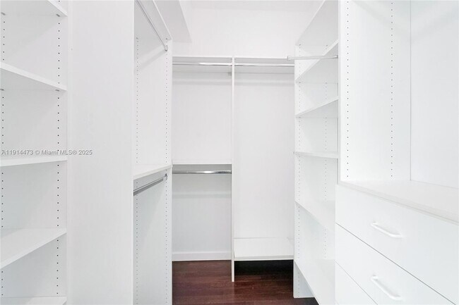 Building Photo - 300 South Pointe Dr