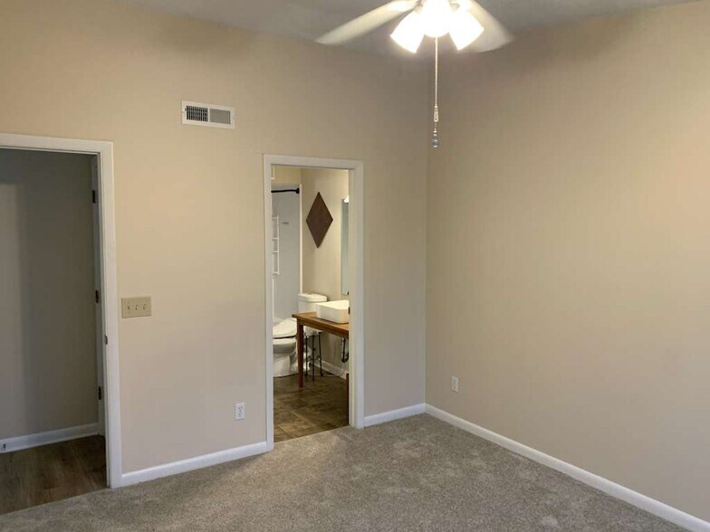 Master Bedroom and Bathroom - 533 Aspen Glen Dr