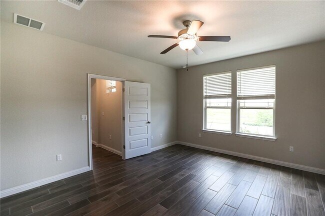 Building Photo - 8108 Ausblick Ave