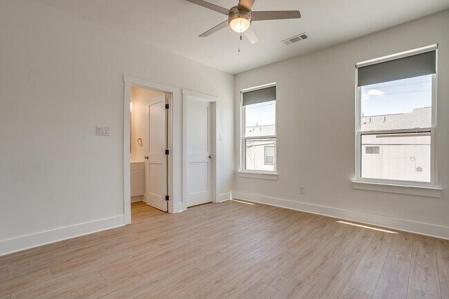 Building Photo - 3149 Waits-A - Full Unit