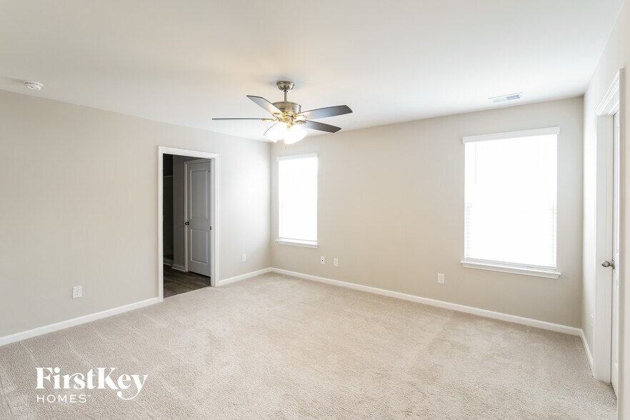 Building Photo - 9733 Roseberry St
