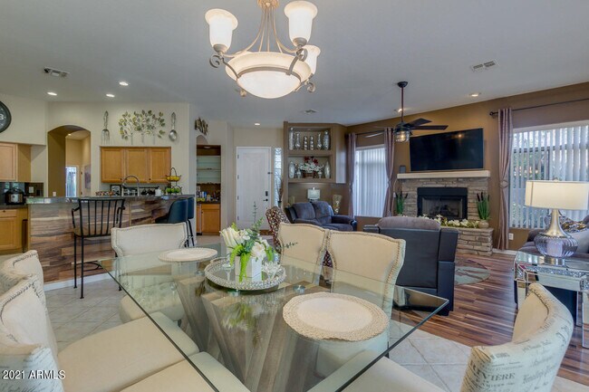 Building Photo - 3922 E Carson Rd