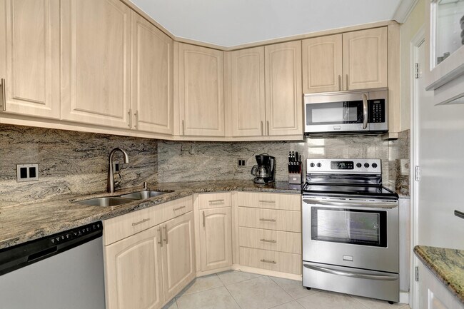 Building Photo - 3700 Galt Ocean Dr