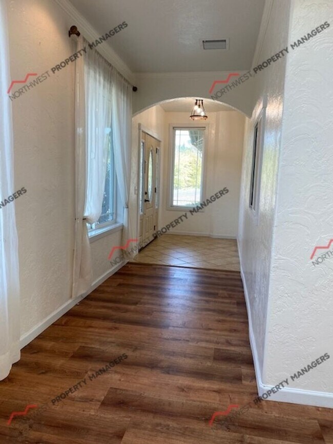 Building Photo - STATUS: *AVAILABLE* | R297 | $2600