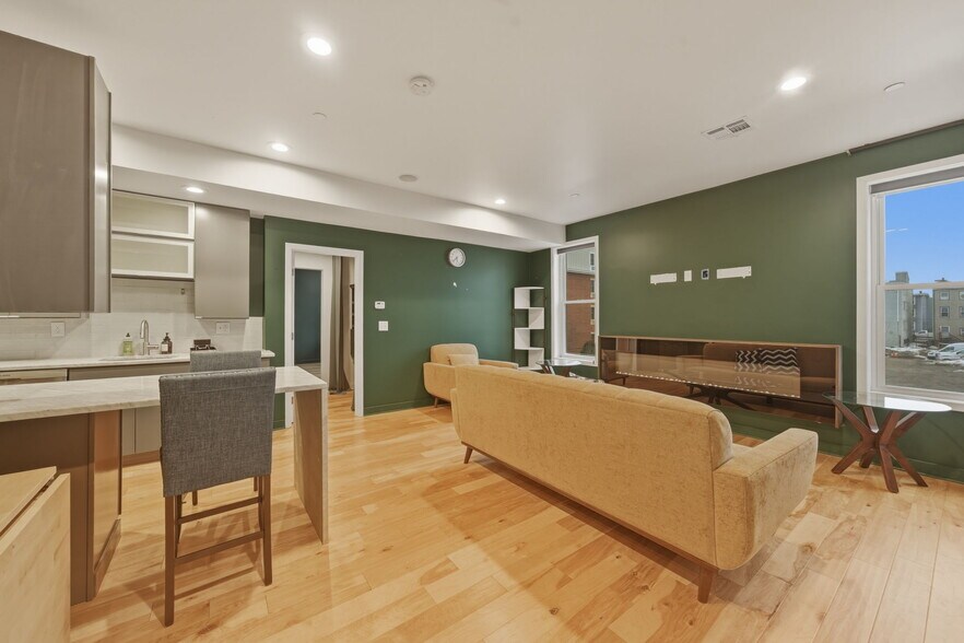 Building Photo - 186 Paris St