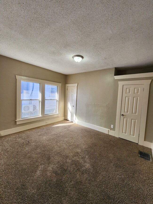 Building Photo - 2129 30th Ave N