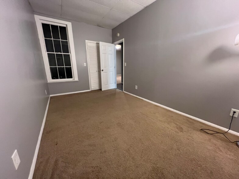 Building Photo - 1 Russell Pl