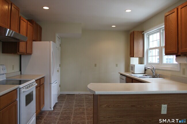 Building Photo - 6 Sunnyside E Rd Ext