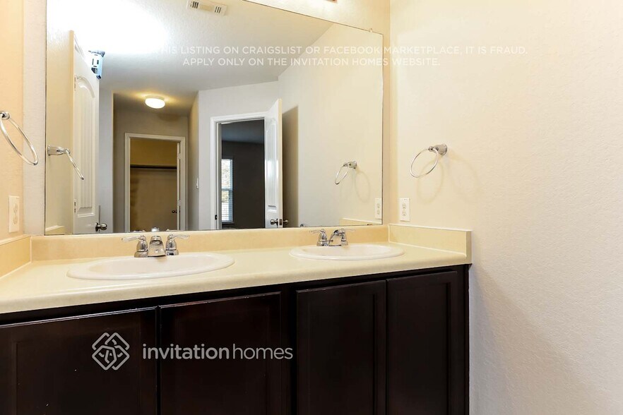 Building Photo - 13915 Joplin Ter