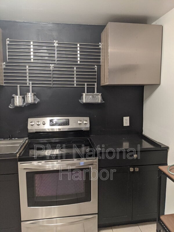 Building Photo - 702 Leeward Ct