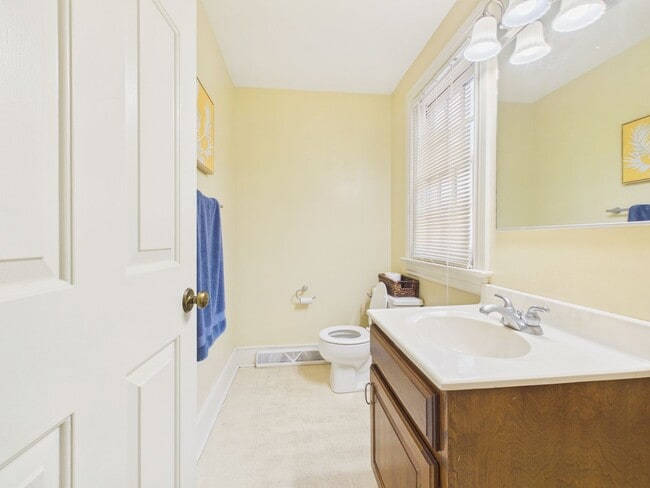 Building Photo - Charming Single Family Home on Grand St w/ Bonus 3rd Room