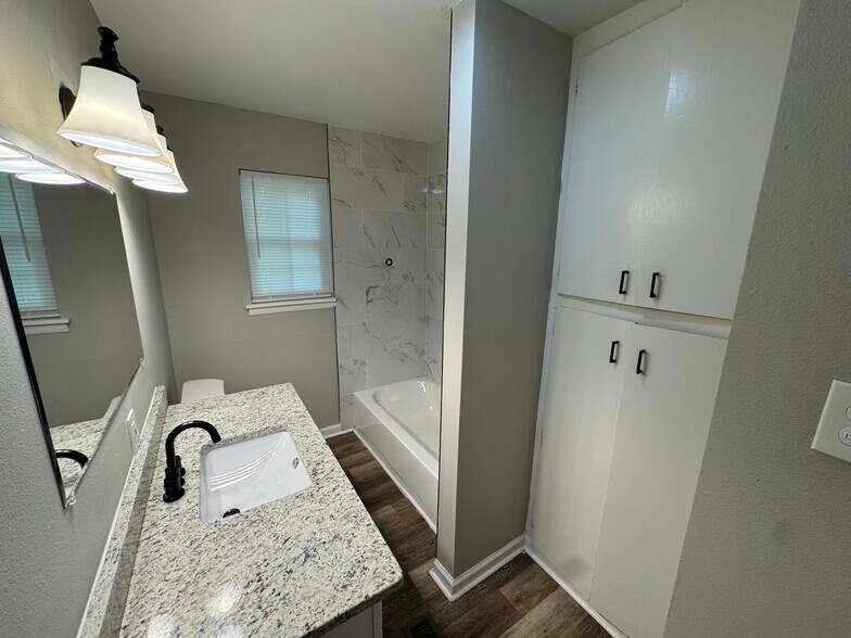 Building Photo - 7711 Woodhaven Dr