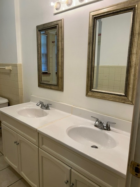 upstairs bathroom - 1505 Brown Ave