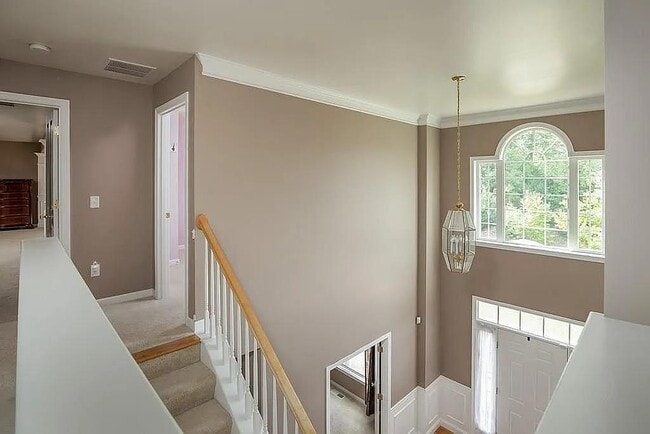 Building Photo - 3 Lilac Ln