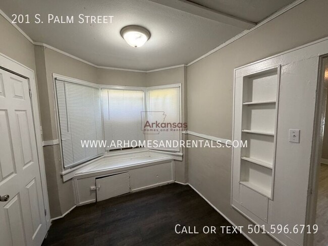 Building Photo - 201 S Palm St