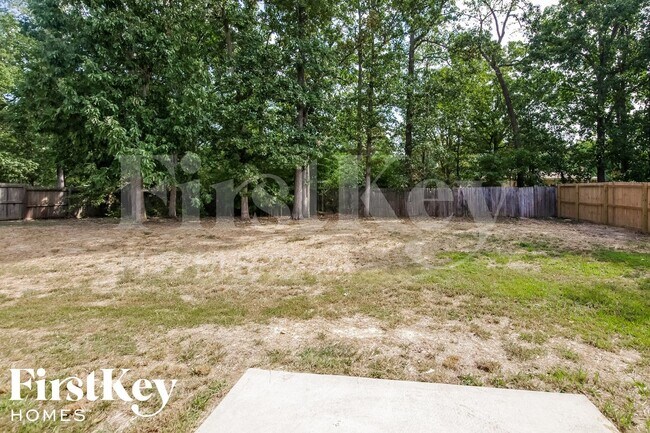 Building Photo - 1102 Eastwood Dr