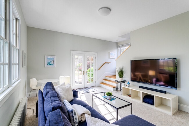 Building Photo - 302 Rucker Pl