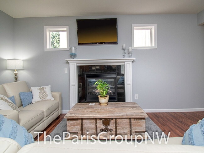 Building Photo - Wonderful 2012 Renton 3BR * Backs To Greenbelt
