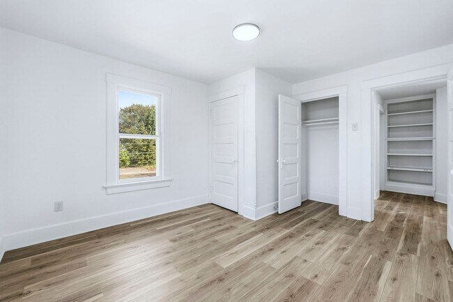 Building Photo - NEW 4-Bed Home with Modern Updates & Extra...