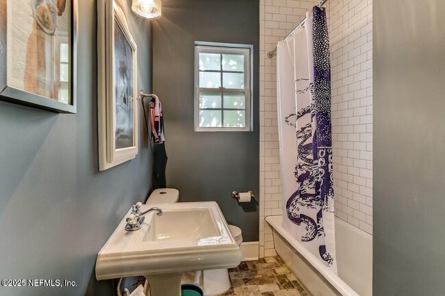 Building Photo - 1117 Cedar St